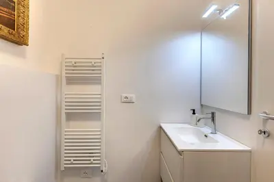 Bagno di Francesco Apartment by Mamo Florence