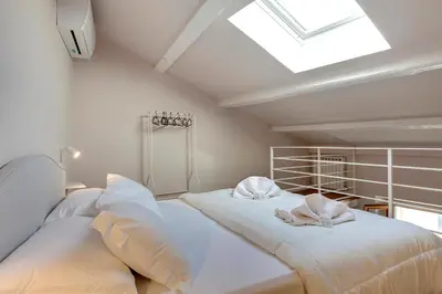 Letto o letti in una camera di Francesco Apartment by Mamo Florence