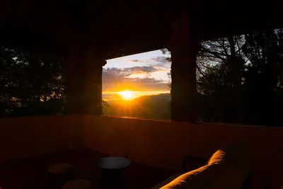 Alba o tramonto visti dall'interno del bed & breakfast o dai dintorni