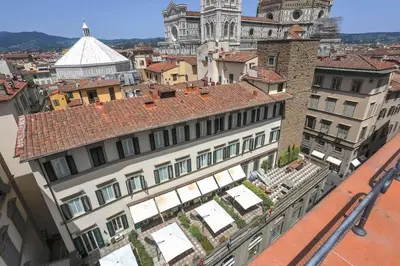 Vista generica su Firenze o vista sulla città dall'interno dell'appartamento