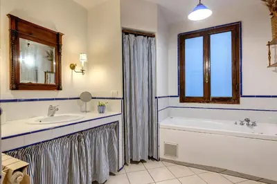 Bagno di Guelfo Apartment by Mamo Florence