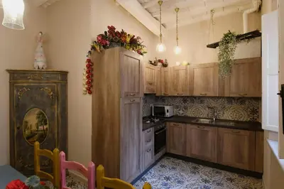 Cucina o angolo cottura di Elegant Apartment Central Market SMN Station Duomo