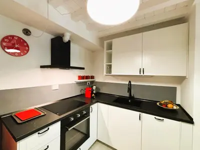 Cucina o angolo cottura di Red Lily Apartment