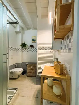Bagno di Red Lily Apartment