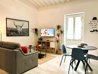TV o dispositivi per l'intrattenimento presso Red Lily Apartment
