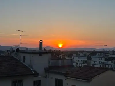 Alba o tramonto visti dall'interno dell'appartamento o dai dintorni