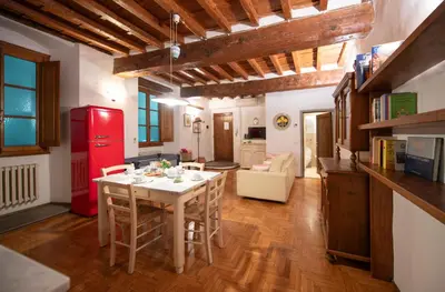 Cucina o angolo cottura di Terme Apartment by Mamo Florence