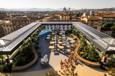 Vista generica su Firenze o vista sulla città dall'interno dell'hotel