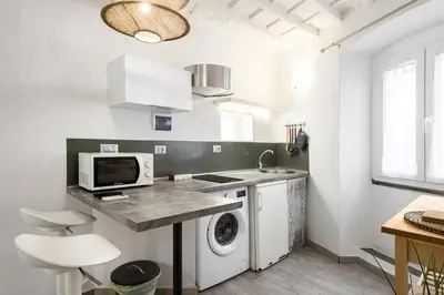 Cucina o angolo cottura di UNYCA - Cozy Studio in Florence