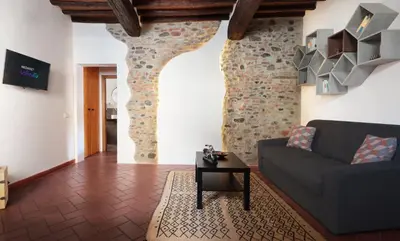 TV o dispositivi per l'intrattenimento presso Casa Castello - 20 min by train to Florence