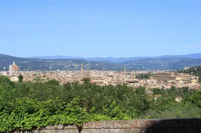 Vista generica sulle montagne o vista sulle montagne dall'interno del bed & breakfast