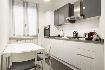 Cucina o angolo cottura di UNYCA - Ponte Vecchio Florence Apartment