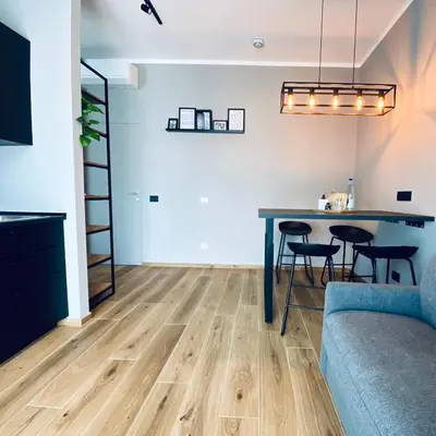 Area soggiorno di M4 BLACK Monolocale Moderno e Funzionale