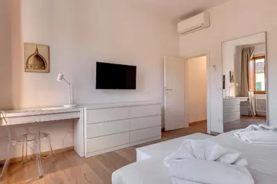 Letto o letti in una camera di Sacha Apartment by Mamo Florence