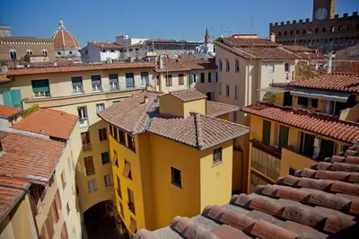 Vista generica su Firenze o vista sulla città dall'interno dell'appartamento