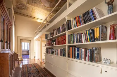 Biblioteca nell'appartamento