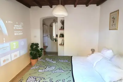 Letto o letti in una camera di Charming Garden Home, 10 min Walk to Duomo