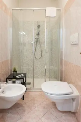 Bagno di Crystal house FRONT TRAMVIA