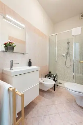 Bagno di Crystal house FRONT TRAMVIA