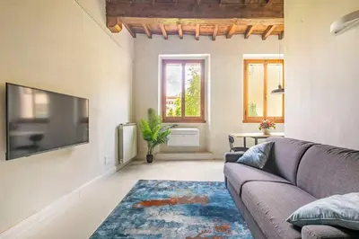 TV o dispositivi per l'intrattenimento presso Modern Loft 1 min to Basilica of Santa Croce