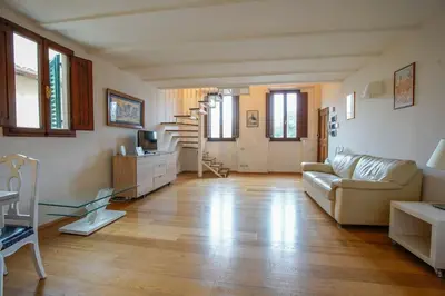 Area soggiorno di Ampio bilocale centralissimo, Firenze