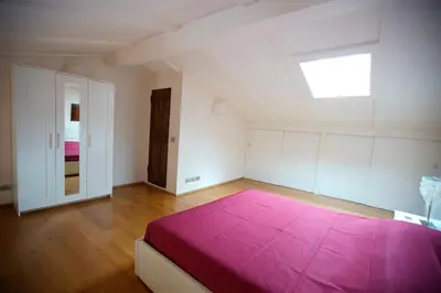 Letto o letti in una camera di Ampio bilocale centralissimo, Firenze