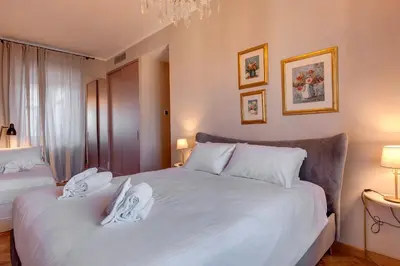 Letto o letti in una camera di Vespucci Luxury Apartment with Amazing View by Mamo Florence