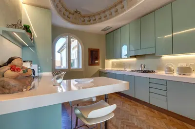 Cucina o angolo cottura di Vespucci Luxury Apartment with Amazing View by Mamo Florence