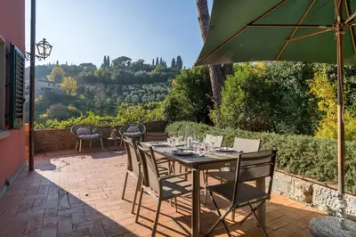 Balcone o terrazza di Private Jacuzzi - Villa Bellosguardo in Florence Historic Center