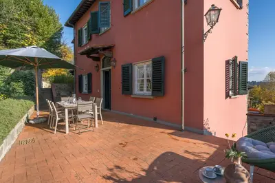 Balcone o terrazza di Private Jacuzzi - Villa Bellosguardo in Florence Historic Center