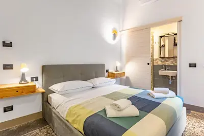 Letto o letti in una camera di GuestHost - San Lorenzo Central Roomy Apartment