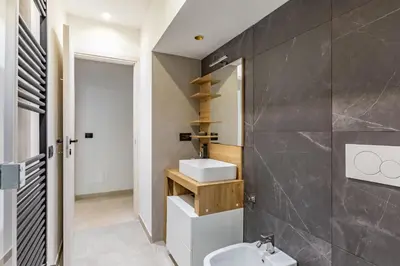 Bagno di GuestHost - San Lorenzo Central Roomy Apartment