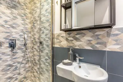 Bagno di GuestHost - San Lorenzo Central Roomy Apartment
