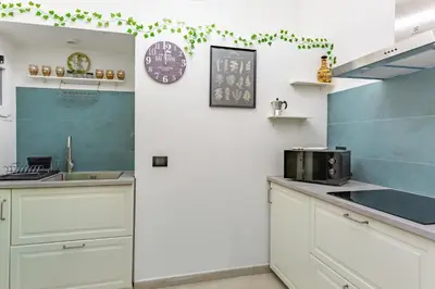 Cucina o angolo cottura di GuestHost - San Lorenzo Central Roomy Apartment