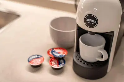 Set per la preparazione di tè e caffè presso Alfieri Apartment