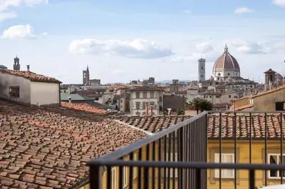 Vista generica su Firenze o vista sulla città dall'interno dell'appartamento