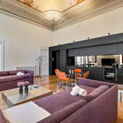 Via Venezia 10 - Renaissance - Historic Charm with Frescoes and Private Courtyard Parking in Florence Heart