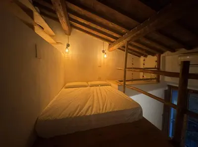 Letto o letti in una camera di Rustico monolocale soppalcato a Firenze