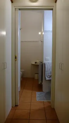 Bagno di Central Quiet Apartment in Borgo Pinti AC WiFi