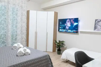 Letto o letti in una camera di Your Home in Florence with parking, 10 min from the center by Tram