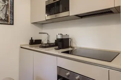 Cucina o angolo cottura di Flora - Brand New Apartment near historic center