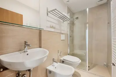 Bagno di GOLDEN LUXE - Penthouse in Duomo view of Brunelleschi's dome