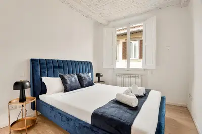 Letto o letti in una camera di GOLDEN LUXE - Penthouse in Duomo view of Brunelleschi's dome