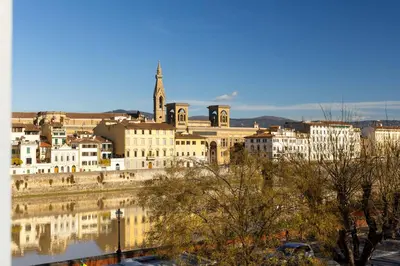 Vista generica su Firenze o vista sulla città dall'interno dell'appartamento