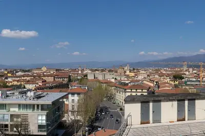 Vista generica sulle montagne o vista sulle montagne dall'interno dell'appartamento