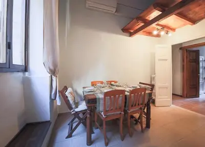 Area soggiorno di Watch the city wake light filled Medieval Palace