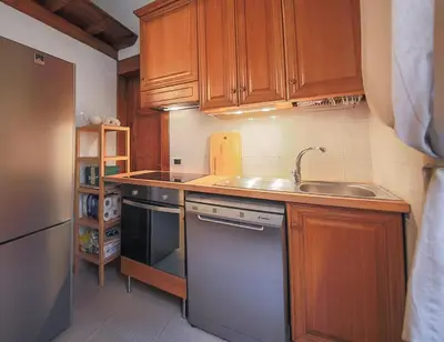 Cucina o angolo cottura di Watch the city wake light filled Medieval Palace