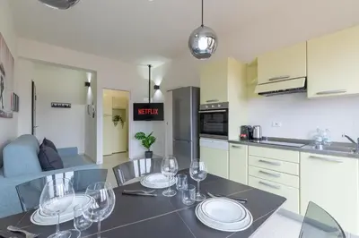 Cucina o angolo cottura di Castle Free Private Parking 18 min di treno Firenze