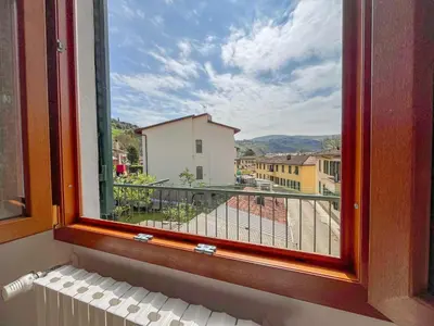 Vista generica sulle montagne o vista sulle montagne dall'interno dell'appartamento