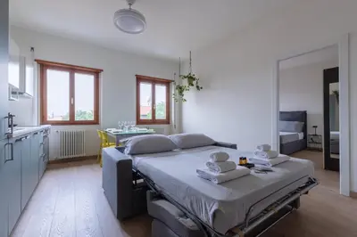 Letto o letti in una camera di Amazing Apt Free Private Parking 18 min by train to Florence